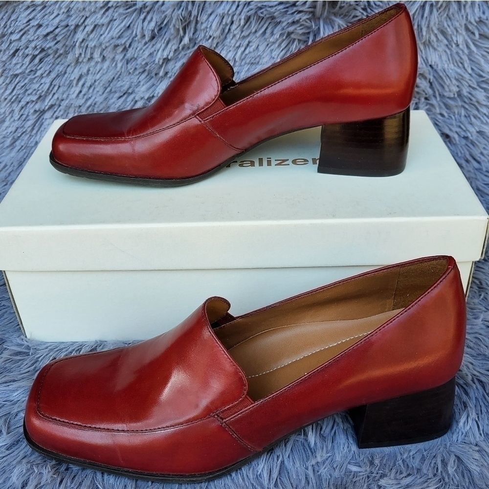 Naturalizer Lucinda Rouge Leather Loafers